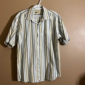 Striped dress shirt made in Italy. B7